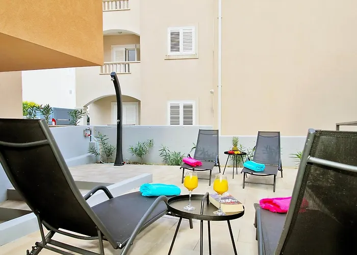 Bacan Family Apartments